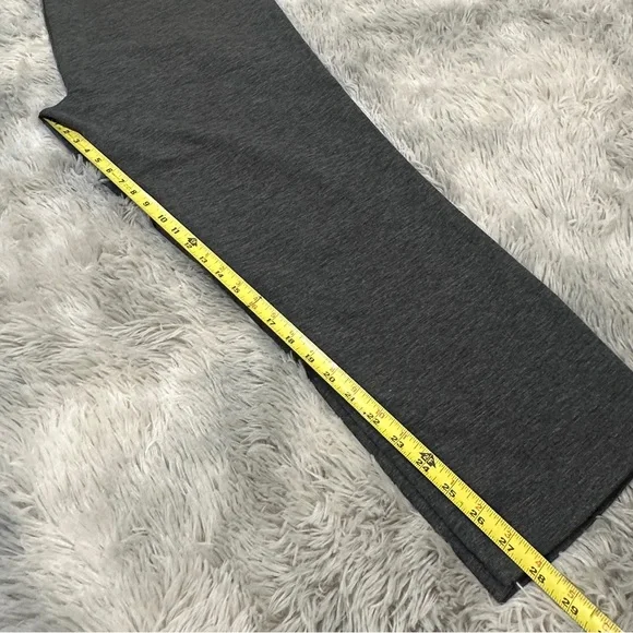 Avenue Women's Ponte Leggings - Picture 4 of 8